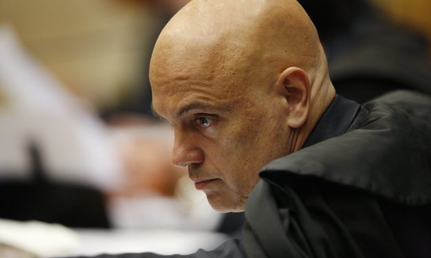 Moraes determina que Bolsonaro preste depoimento hoje sobre vazamento de inquérito sigiloso