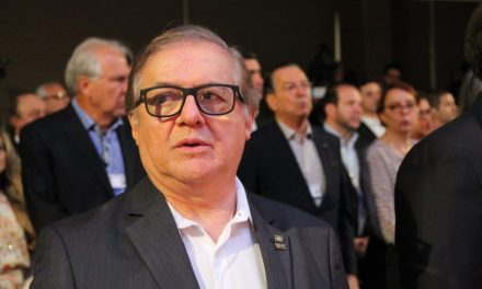 Bolsonaro demite Vélez e nomeia Abraham Weintraub como ministro da Educação