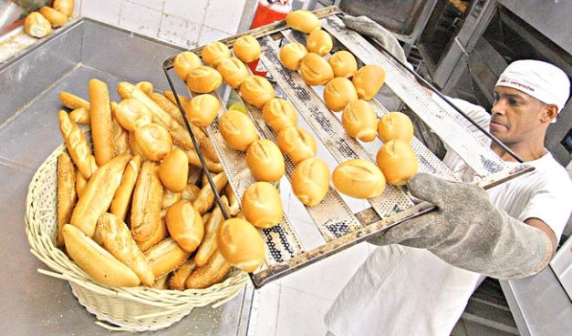 Brasileiros devem se preparar para aumentos do pãozinho à gasolina