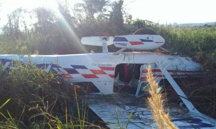 Queda de avião é registrada em Pará de Minas