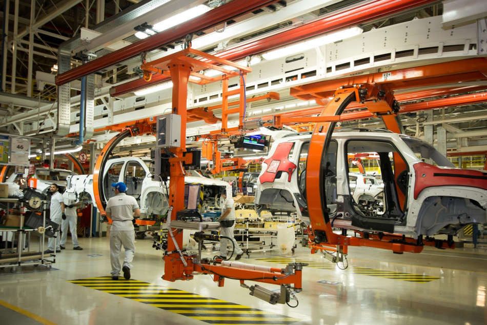 Produção industrial fica estável em janeiro, após três meses de baixa