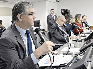 Salário do funcionalismo de Minas ficará em dia somente após o ajuste fiscal