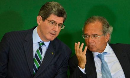 Após declarações de Bolsonaro, Joaquim Levy envia carta de demissão a Paulo Guedes