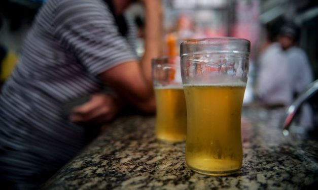 Bar é inaugurado com confusão e troca de tiros entre clientes em MG