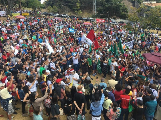 Cerca de 3 mil pessoas participam de ato em defesa da Amazônia na Praça do Papa