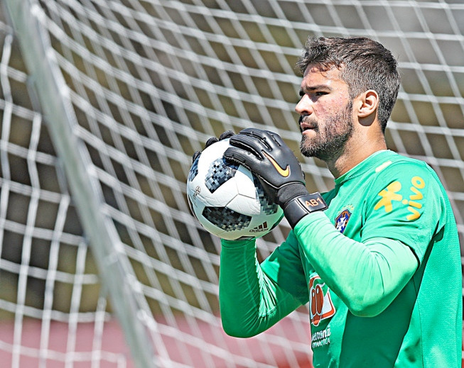 Dois brasileiros disputam título da Fifa de melhor goleiro do mundo