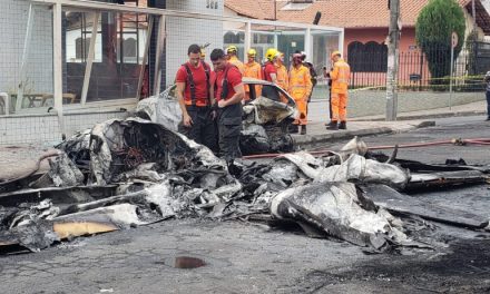 Três pessoas morreram em queda de avião em BH