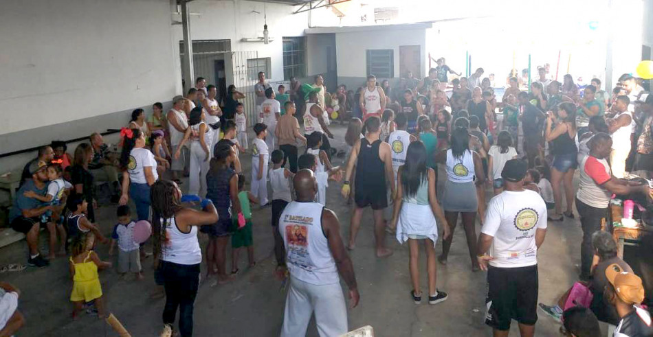 Mais de 300 pessoas participam de ação social do Dia das Crianças