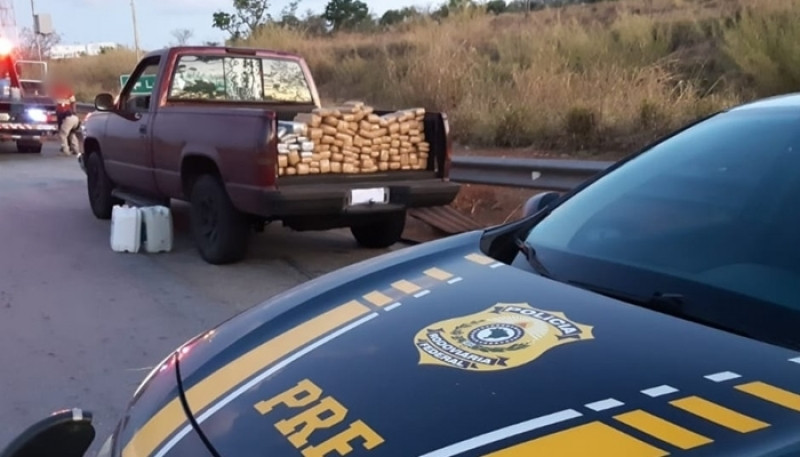 PRF apreende mais de 130 quilos de maconha em caminhonete