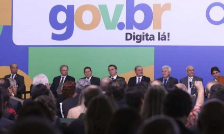 Mais de 500 serviços do governo já podem ser acessados pelo celular