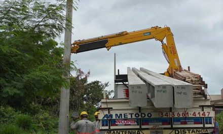 Obra de extensão de energia elétrica tem início em Córrego Fundo