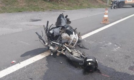 Acidente entre motocicleta e caminhão é registrado na MG-050