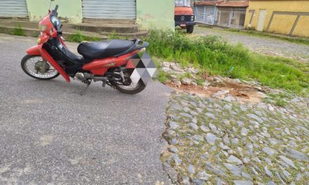 Motociclista sofre acidente em rua esburacada no Novo Horizonte