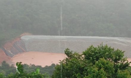 Macacos sofre com alagamento e moradores temem rompimento de barragem