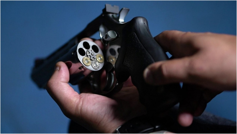 Jovem de 21 anos é morta com tiro acidental enquanto marido limpava arma