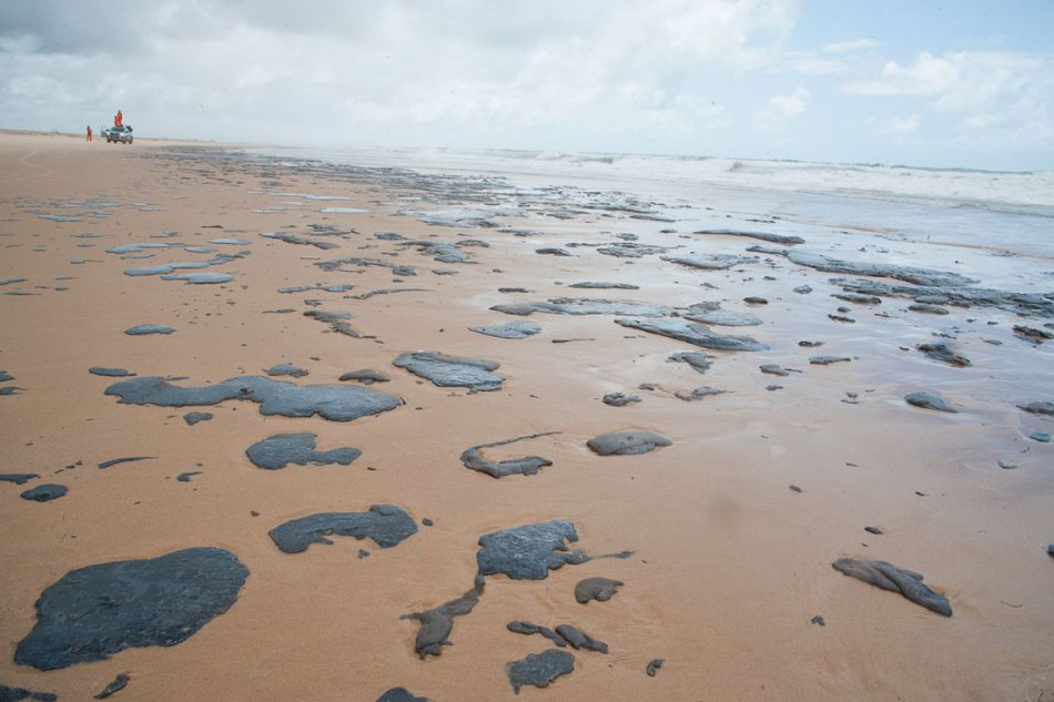 Marinha finaliza limpeza de manchas de óleo no litoral cearense