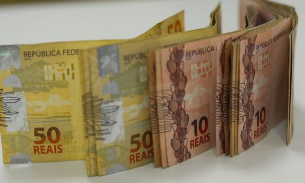 Governo publica MP com novo salário mínimo de R$ 1.212 a partir de 2022