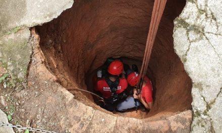 Idosa é resgatada quase 24 horas após cair em cisterna, em Nova Serrana