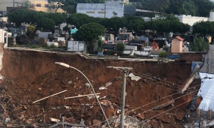 Cerca de 30 jazigos foram afetados após queda de muro de cemitério em Divinópolis