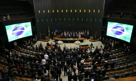 Congresso retoma trabalhos nesta segunda-feira