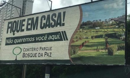 Cemitério de Salvador faz campanha com outdoor: ‘Fique em casa! Não queremos você aqui’