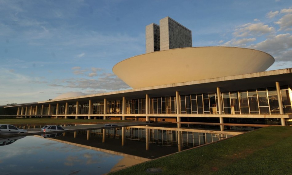 Avança no Congresso Nacional projeto que acaba com supersalários dos servidores públicos