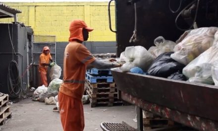 Prefeitura de Divinópolis produz vídeo educativo com coletores de resíduos