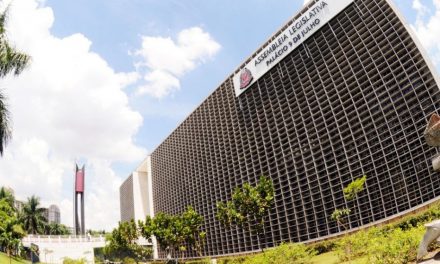 Alesp aprova projeto que prevê redução nos salários de deputados