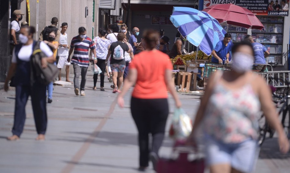Minas vai recomendar fim de máscaras em locais fechados a partir do próximo domingo
