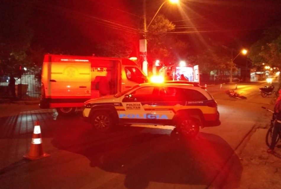 Colisão entre duas motocicletas é registrada na avenida Brasil
