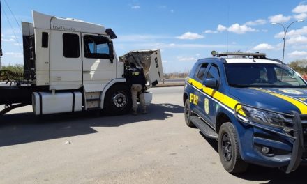 Carreta roubada há 20 anos é recuperada na BR-262