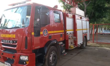 Motociclista tem fratura exposta na perna após  acidente no Ouro Negro