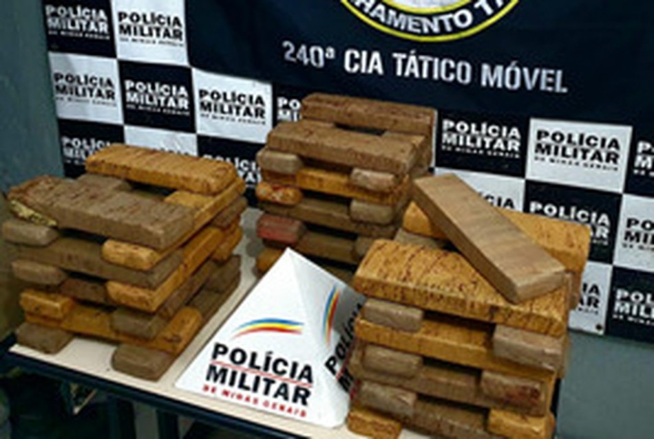 Após denúncia, mais de 50 barras de maconha são apreendidas em Divinópolis