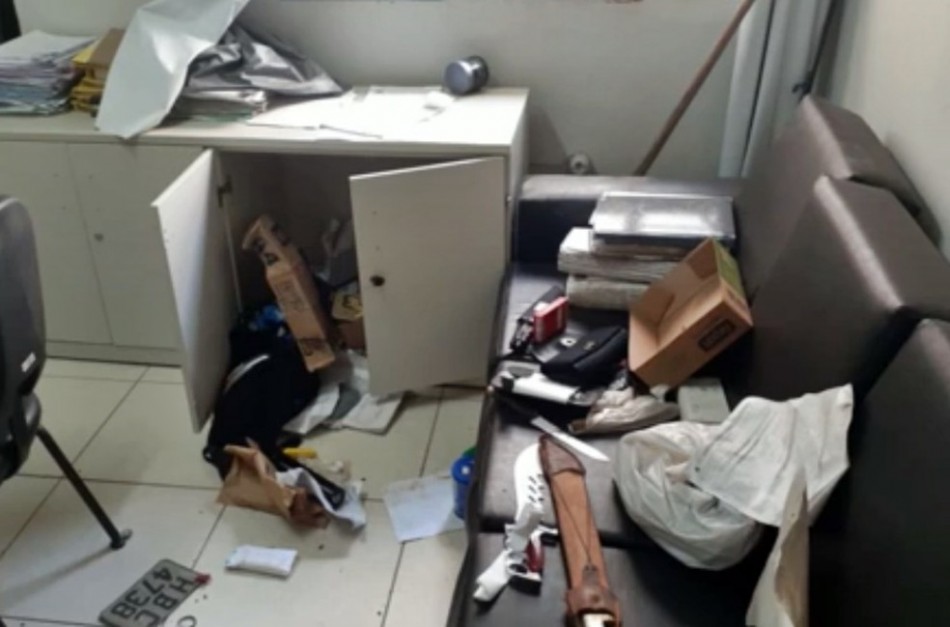 Ladrão invade delegacia pela sala do delegado e furta drogas e armas em Boa Esperança