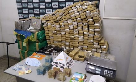 Mais de 380 kg de maconha e R$ 115 mil são apreendidos em Pará de Minas