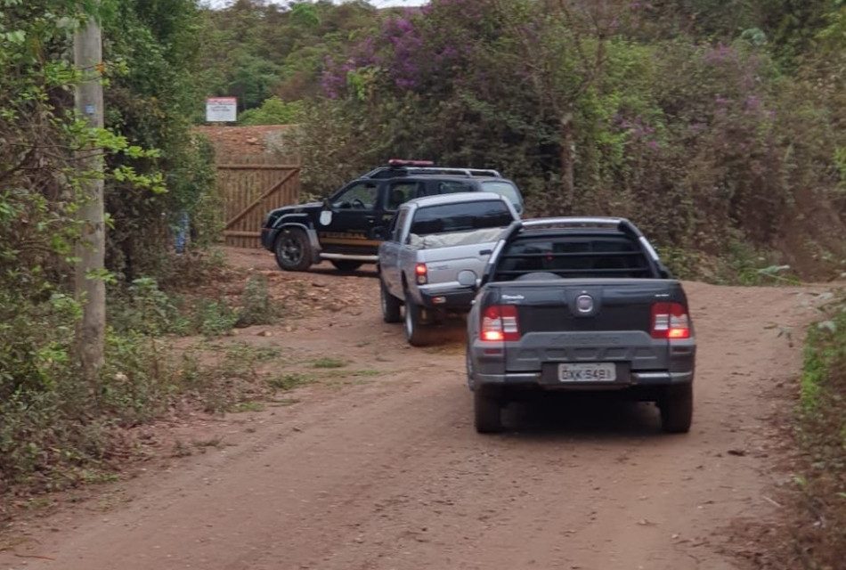 Operação da PF contra extração ilegal de minério de ferro é realizada em Candeias