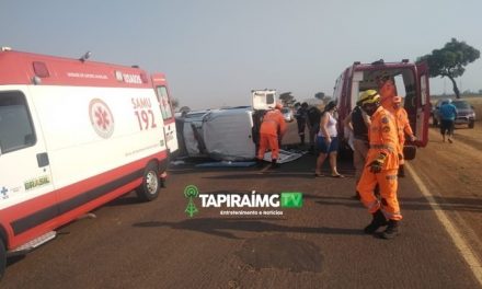 Pacientes ficam feridos em acidente envolvendo ambulância da Prefeitura de Araguari