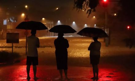 Tempestades de até 100 mm com rajadas de vento e raios podem atingir dez regiões de Minas