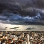 Ciclone no Sul provoca ventos de até 110 km/h e chuva intensa em várias regiões do país