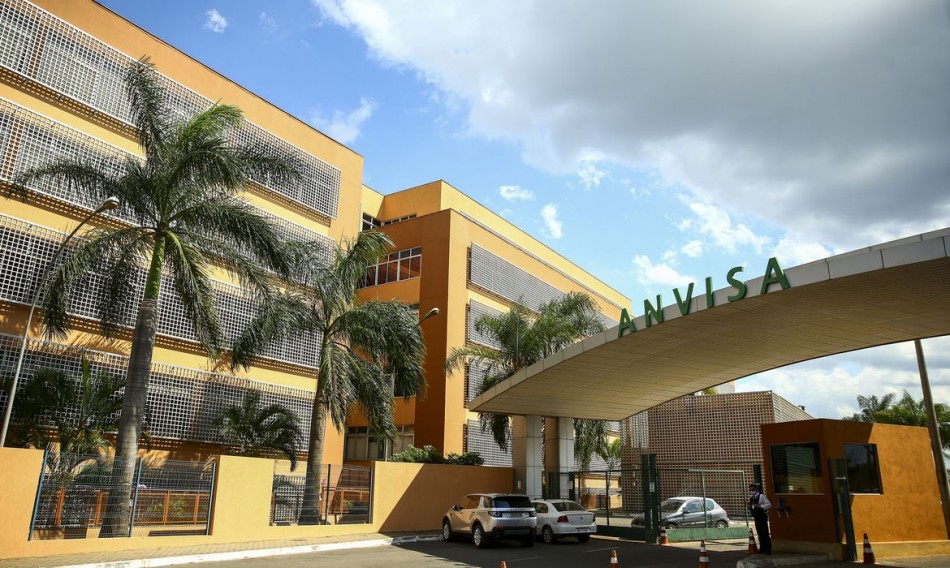 Anvisa, AstraZeneca e Pfizer discutem uso emergencial de vacinas