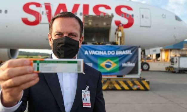 Após número de internados dobrar, governo de SP recomenda limitar a 70% o público em eventos e exigir comprovante de vacinação