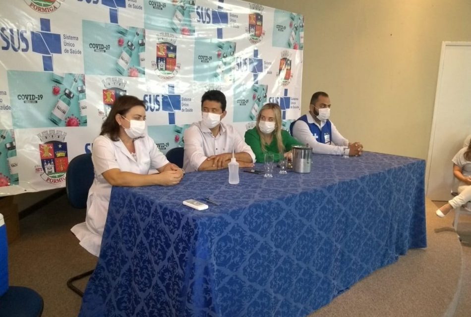 Covid-19: Em coletiva, Prefeitura de Formiga dá detalhes sobre vacinação no município