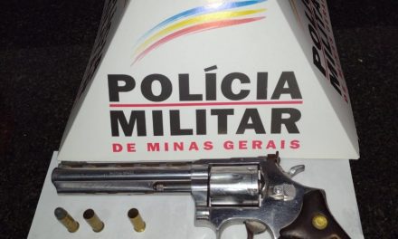 Polícia Militar prende autores de roubo à mão armada e recupera veículo