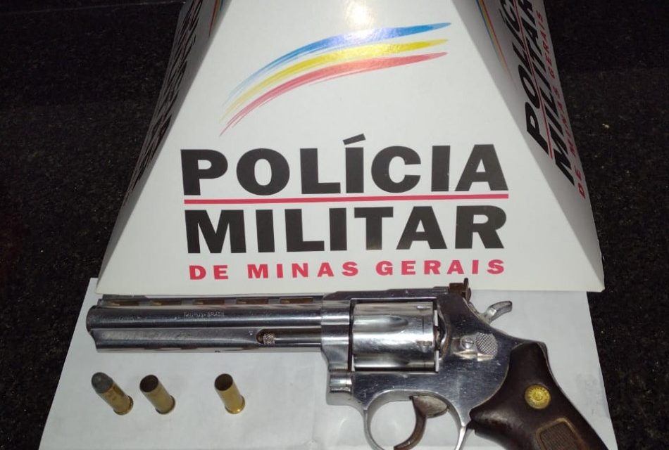 Polícia Militar prende autores de roubo à mão armada e recupera veículo