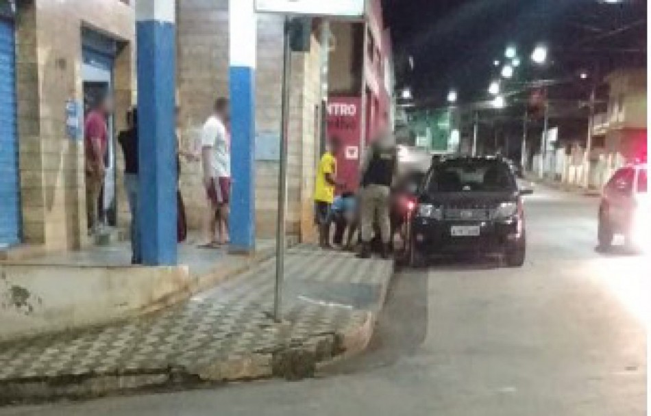 Primeiro sábado com bares abertos em Bambuí termina com brigas generalizadas