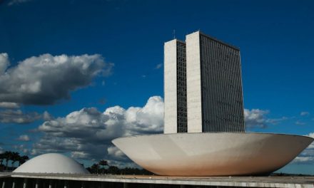 Câmara dos Deputados aprova texto-base do marco temporal de demarcação de terras indígenas