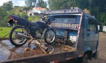 Adolescentes são flagrados conduzindo motocicletas em Formiga e responsáveis são presos