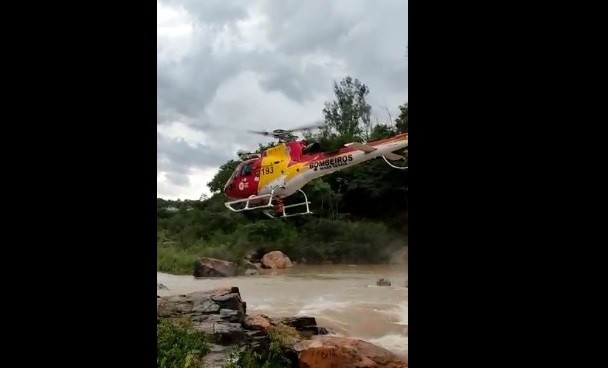 Três jovens ficam ilhados no rio Pará, em Divinópolis