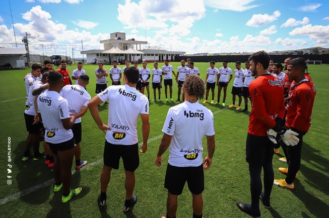 Cuca é apresentado aos jogadores e inicia nova era no Galo