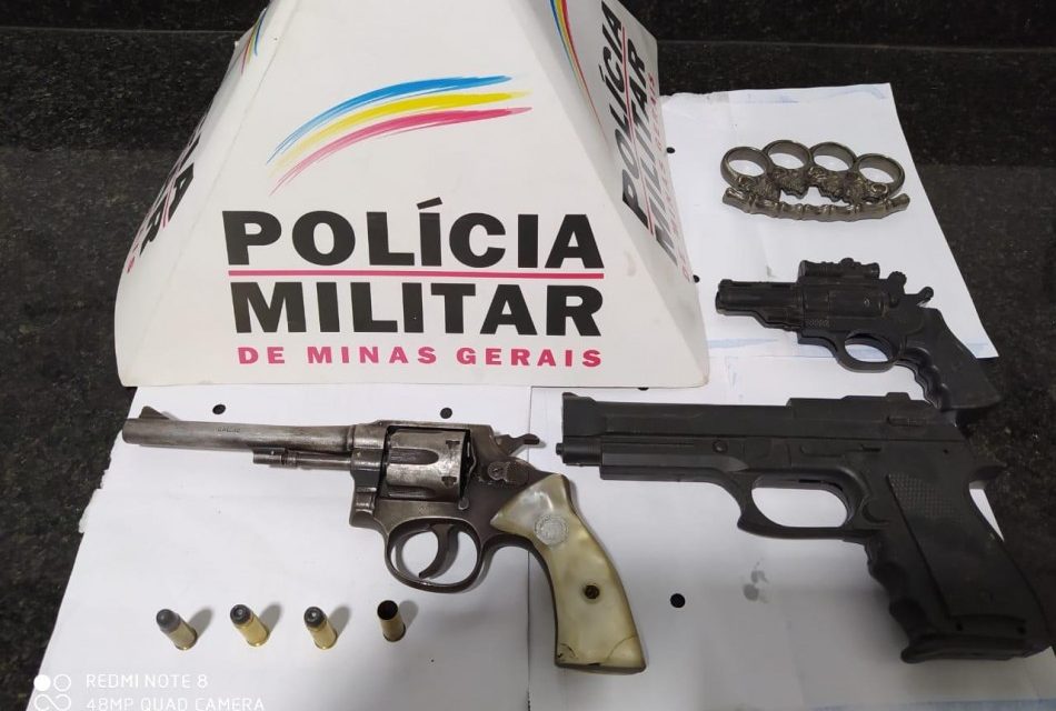 Após falsa denúncia de roubo, dois jovens são presos com arma de fogo